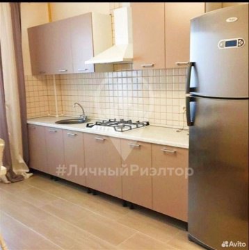 1-к квартира, 1/10 эт., 42м²